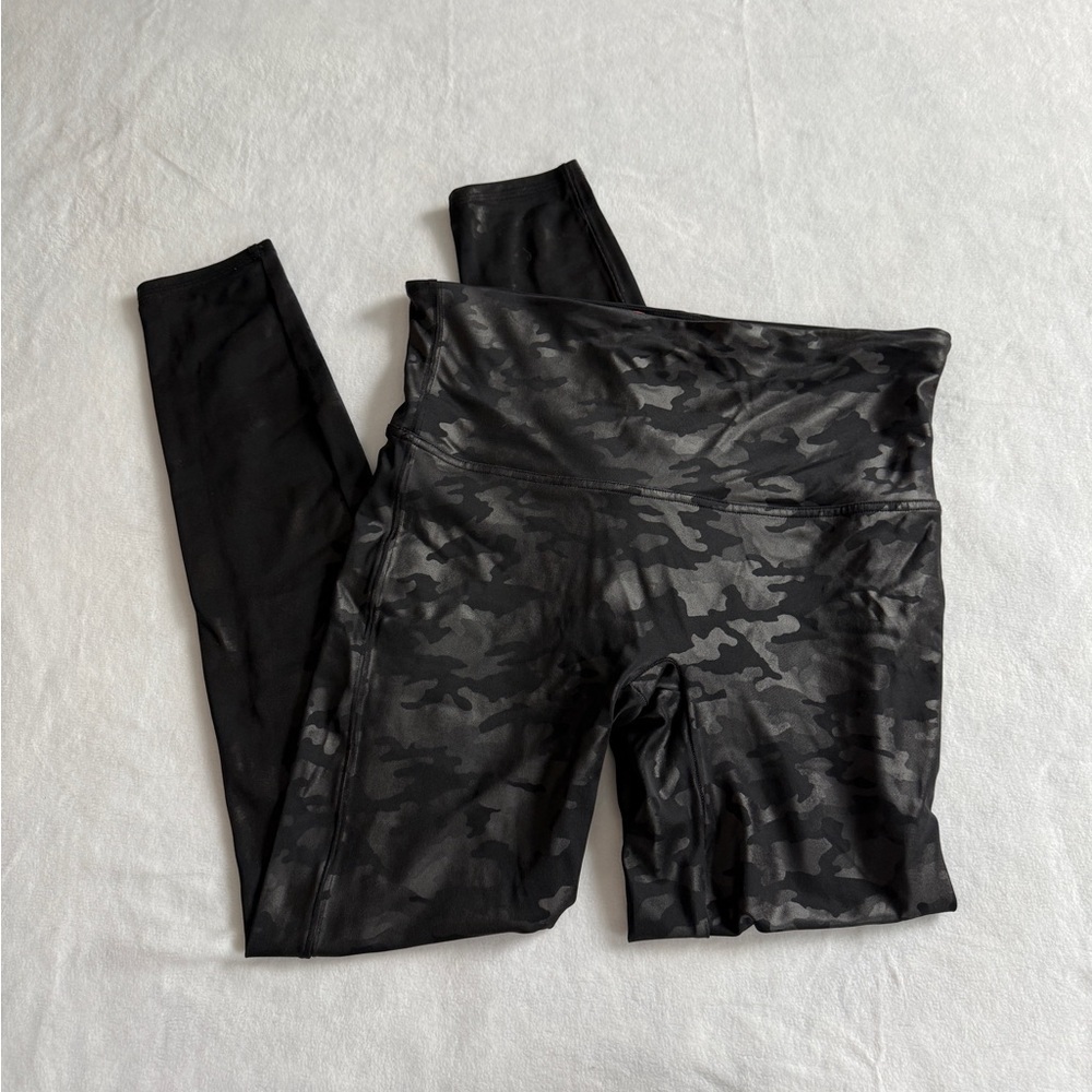 SPANX Black‎ Camo Leggings - Size XL - Picture 2 of 8